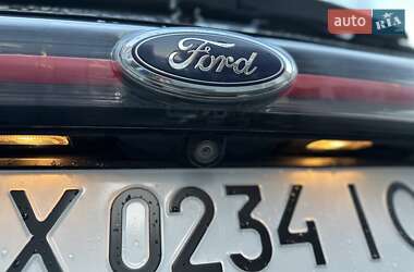 Позашляховик / Кросовер Ford Edge 2015 в 