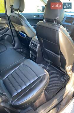 Внедорожник / Кроссовер Ford Edge 2015 в 