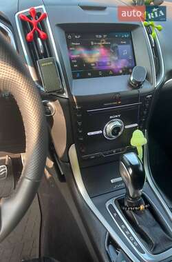 Позашляховик / Кросовер Ford Edge 2016 в 