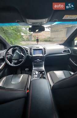 Позашляховик / Кросовер Ford Edge 2019 в 