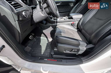 Внедорожник / Кроссовер Ford Edge 2018 в 