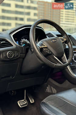 Внедорожник / Кроссовер Ford Edge 2015 в 