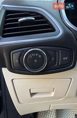 Внедорожник / Кроссовер Ford Edge 2015 в 