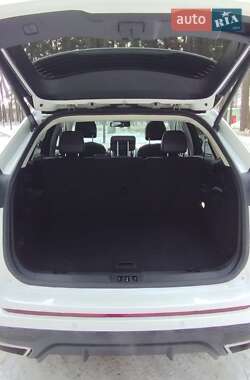 Внедорожник / Кроссовер Ford Edge 2015 в 