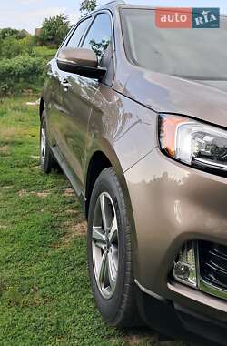 Внедорожник / Кроссовер Ford Edge 2018 в 