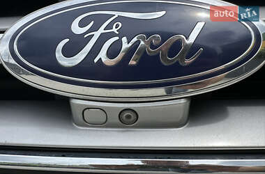 Внедорожник / Кроссовер Ford Edge 2015 в 