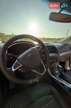 Внедорожник / Кроссовер Ford Edge 2017 в 