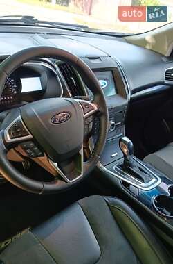 Внедорожник / Кроссовер Ford Edge 2016 в 