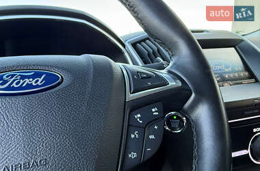 Внедорожник / Кроссовер Ford Edge 2017 в 