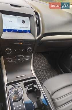 Внедорожник / Кроссовер Ford Edge 2018 в 