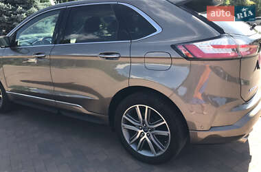 Внедорожник / Кроссовер Ford Edge 2019 в 