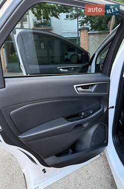 Внедорожник / Кроссовер Ford Edge 2017 в 