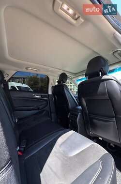 Позашляховик / Кросовер Ford Edge 2016 в 