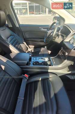 Позашляховик / Кросовер Ford Edge 2020 в 