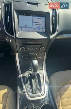 Внедорожник / Кроссовер Ford Edge 2016 в 