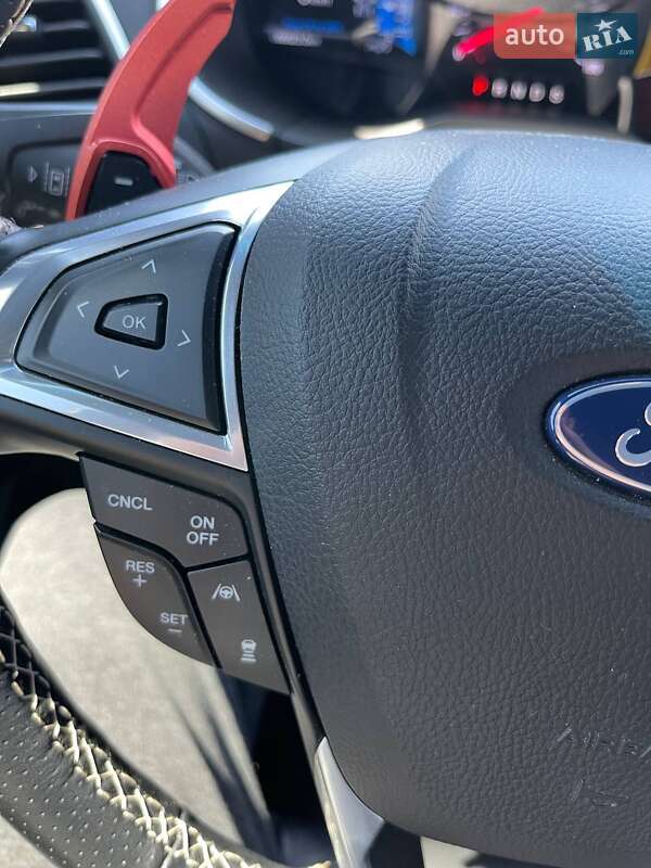 Внедорожник / Кроссовер Ford Edge 2018 в 