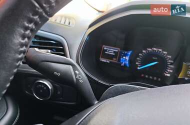Внедорожник / Кроссовер Ford Edge 2015 в 
