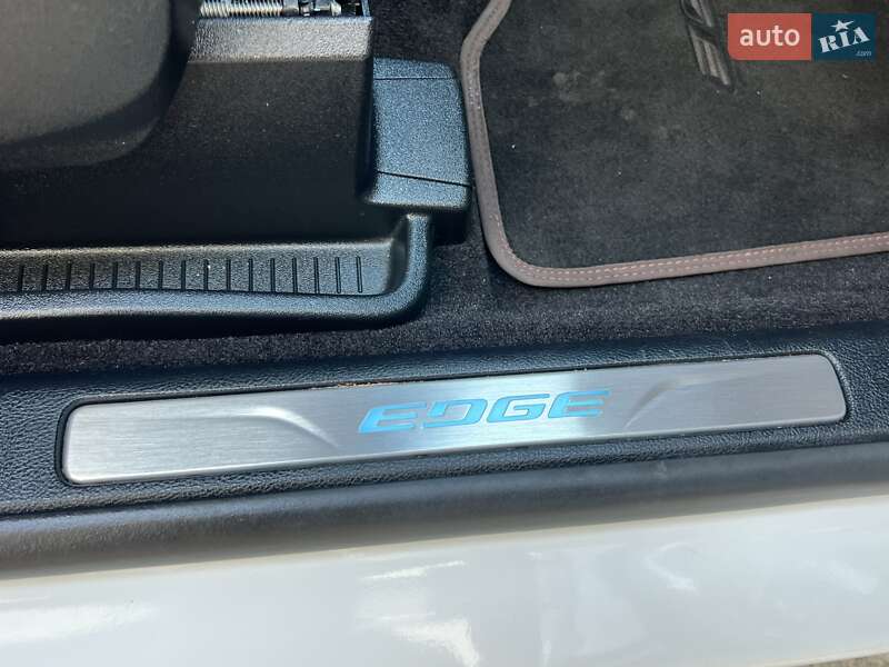 Позашляховик / Кросовер Ford Edge 2020 в Рівному