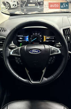 Внедорожник / Кроссовер Ford Edge 2019 в 