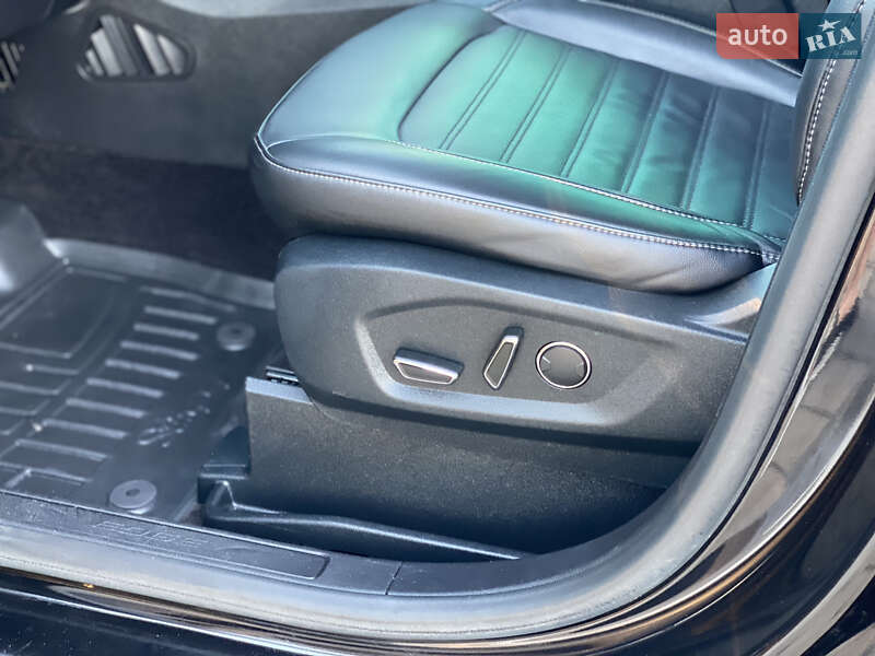 Позашляховик / Кросовер Ford Edge 2016 в Дубні