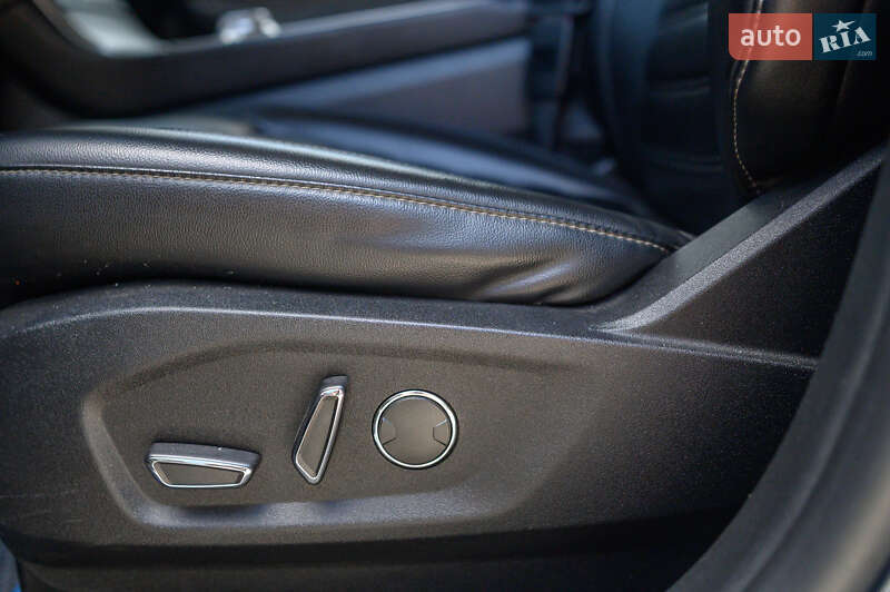 Внедорожник / Кроссовер Ford Edge 2018 в Новояворовске