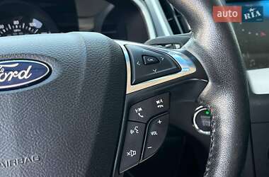 Позашляховик / Кросовер Ford Edge 2017 в 