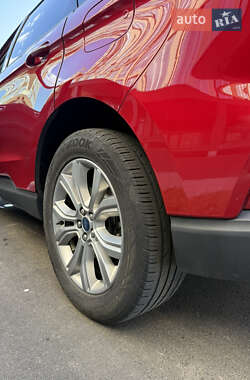 Внедорожник / Кроссовер Ford Edge 2022 в 