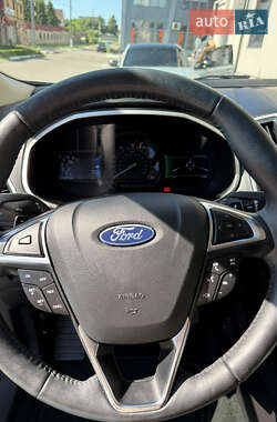 Внедорожник / Кроссовер Ford Edge 2017 в 
