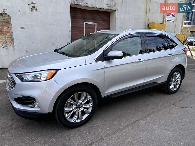 Позашляховик / Кросовер Ford Edge 2019 в 