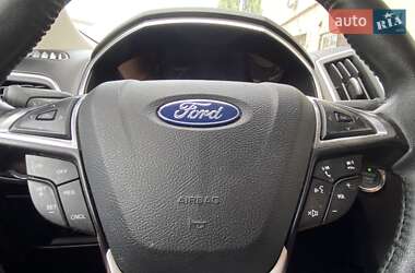 Позашляховик / Кросовер Ford Edge 2019 в 