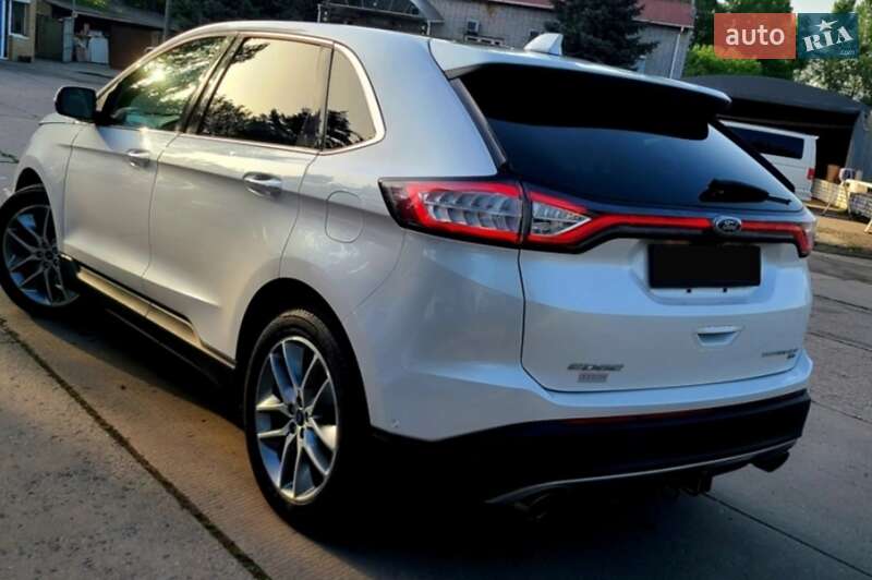 Позашляховик / Кросовер Ford Edge 2018 в 