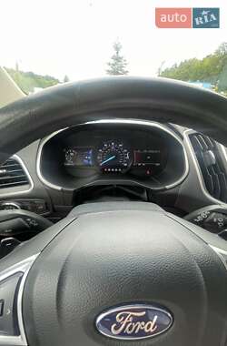 Внедорожник / Кроссовер Ford Edge 2015 в 