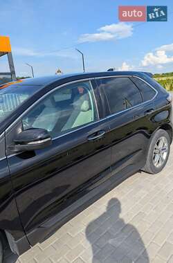 Позашляховик / Кросовер Ford Edge 2017 в 