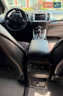 Позашляховик / Кросовер Ford Edge 2018 в 
