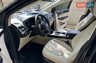 Позашляховик / Кросовер Ford Edge 2022 в 