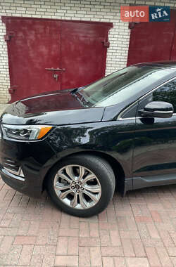 Позашляховик / Кросовер Ford Edge 2021 в 