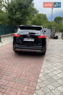 Позашляховик / Кросовер Ford Edge 2021 в 