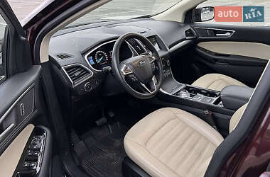 Позашляховик / Кросовер Ford Edge 2019 в 