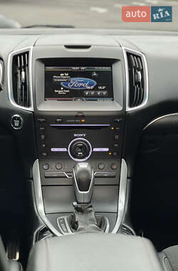Внедорожник / Кроссовер Ford Edge 2015 в 