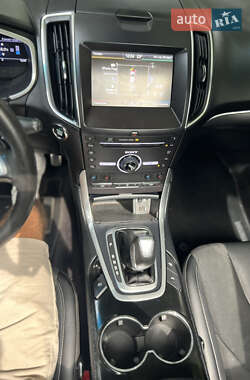 Внедорожник / Кроссовер Ford Edge 2015 в 