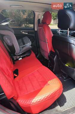 Внедорожник / Кроссовер Ford Edge 2017 в 