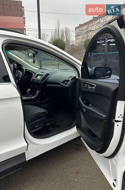 Внедорожник / Кроссовер Ford Edge 2016 в 