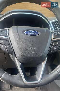 Внедорожник / Кроссовер Ford Edge 2015 в 