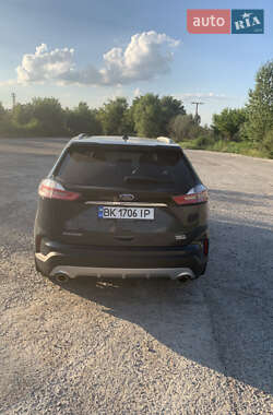 Внедорожник / Кроссовер Ford Edge 2018 в 