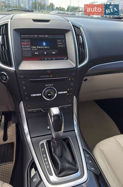 Внедорожник / Кроссовер Ford Edge 2015 в 