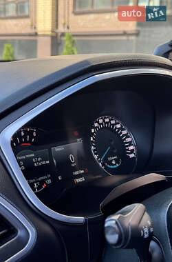 Внедорожник / Кроссовер Ford Edge 2016 в 