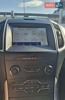 Позашляховик / Кросовер Ford Edge 2019 в 