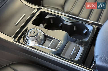 Внедорожник / Кроссовер Ford Edge 2019 в 