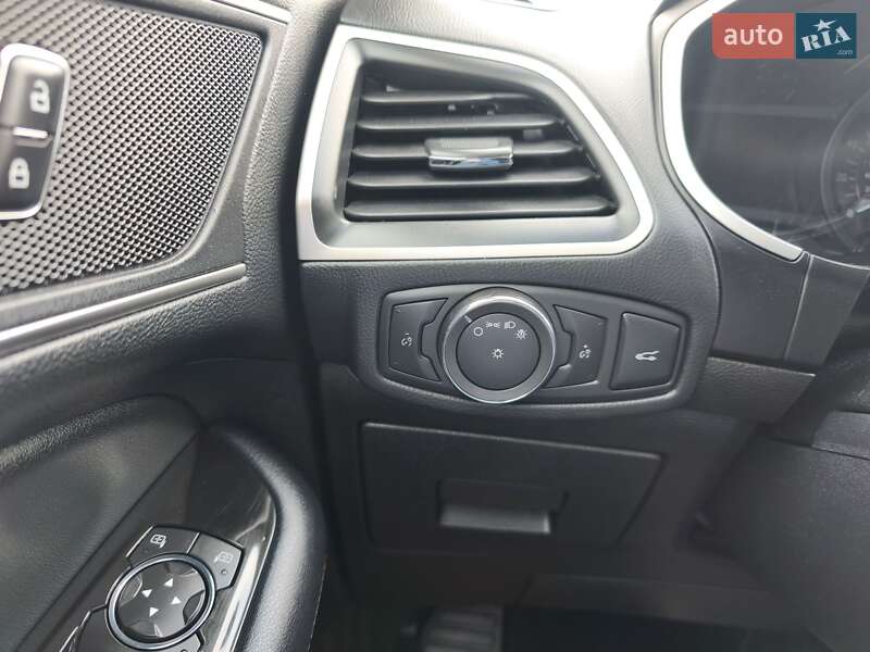Внедорожник / Кроссовер Ford Edge 2016 в Стрые