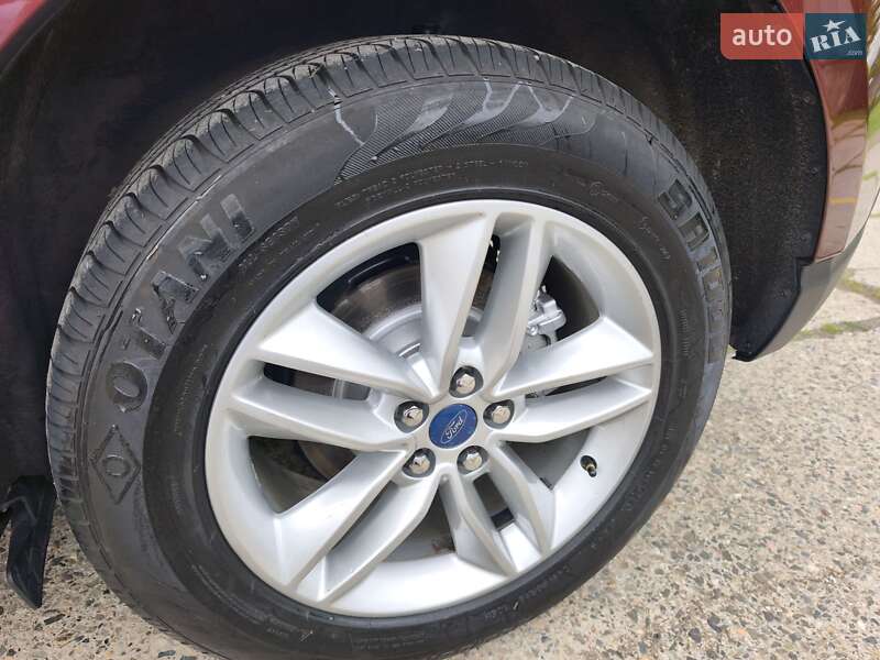 Внедорожник / Кроссовер Ford Edge 2016 в Стрые
